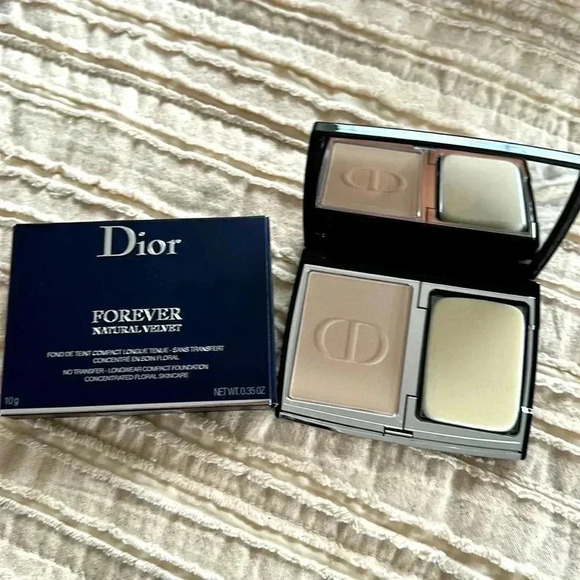 DIOR Forever natural Velvet foundation 00 - Picture 2 of 5